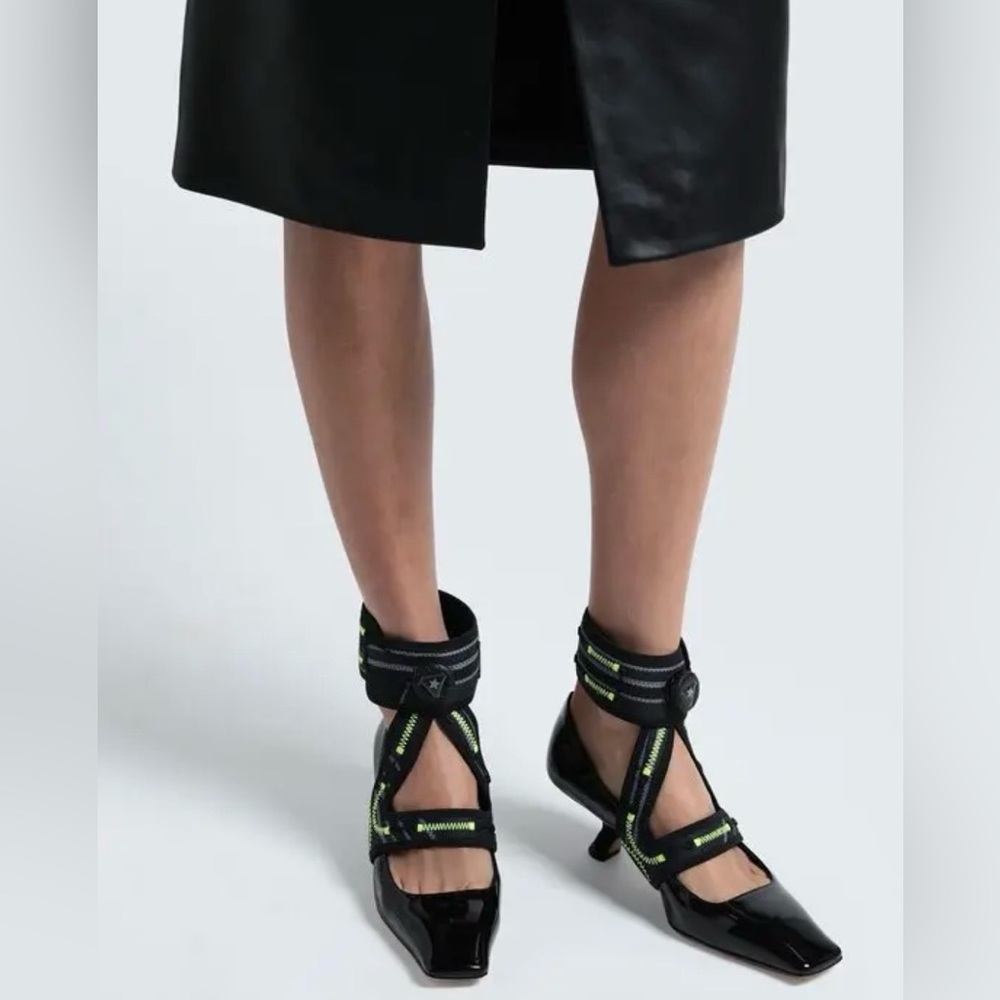 NWOT Beautiful Rare Dior x Roger Vivier patent leather pumps